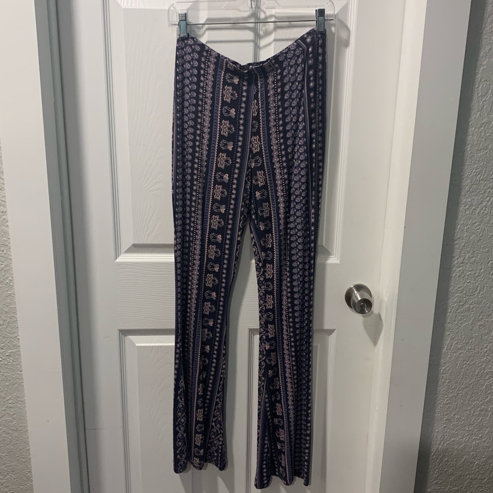 Xhilaration soft printed bootleg pants